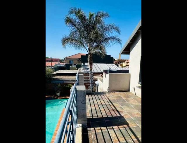 4 BEDROOM HOUSE FOR SALE IN LENASIA EXT 8
